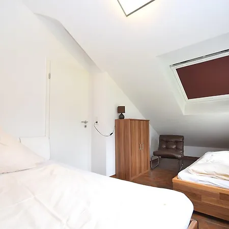 아파트 2 Separate Flats With Balcony On The Slope