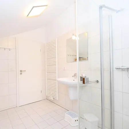 2 Separate Flats With Balcony On The Slope 아파트